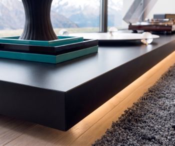 Podium TV noir Livitalia Easy avec rétroéclairage LED pour le salon, design moderne et élégant au fini mat.