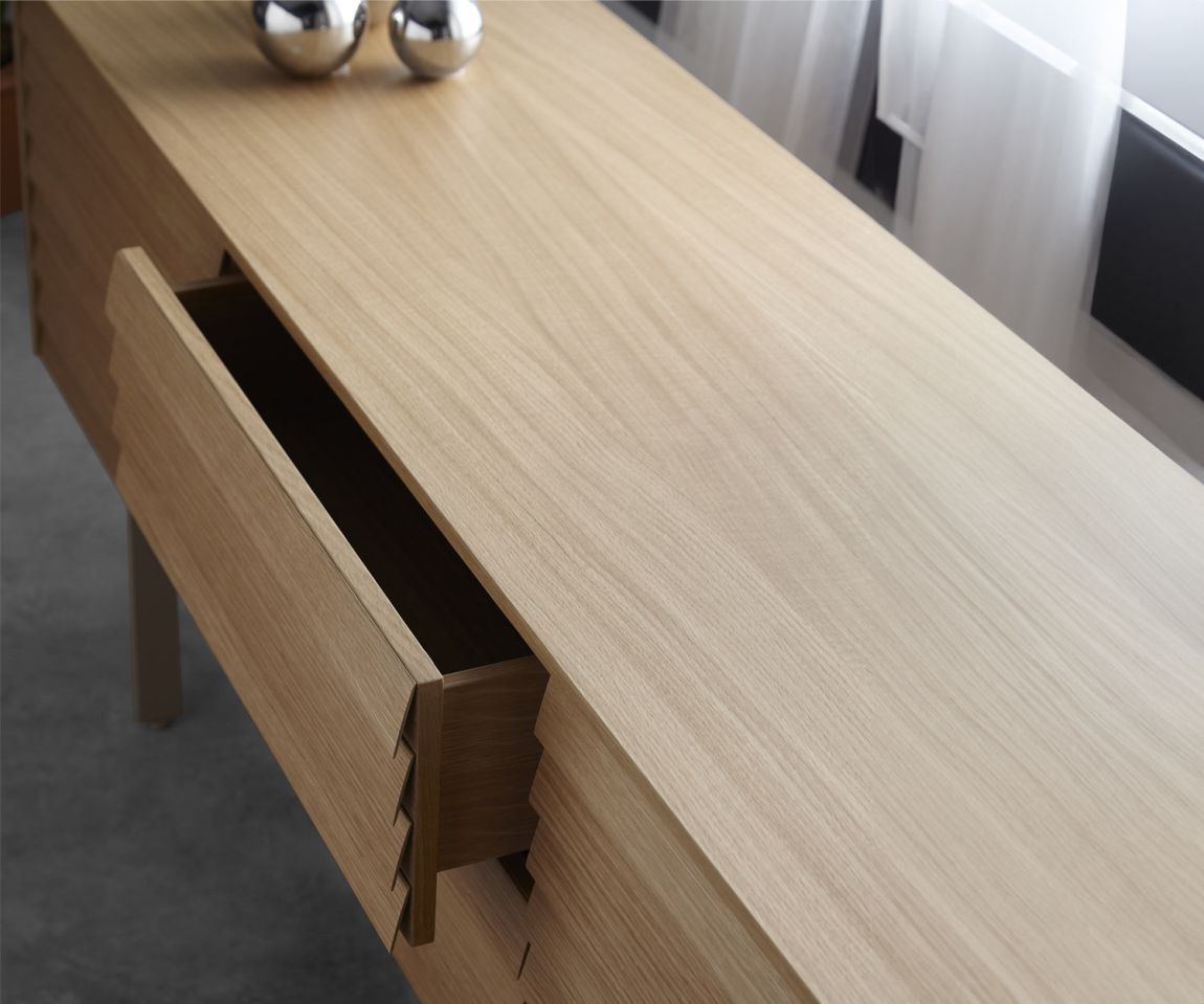 Buffet design avec façade à lamelles