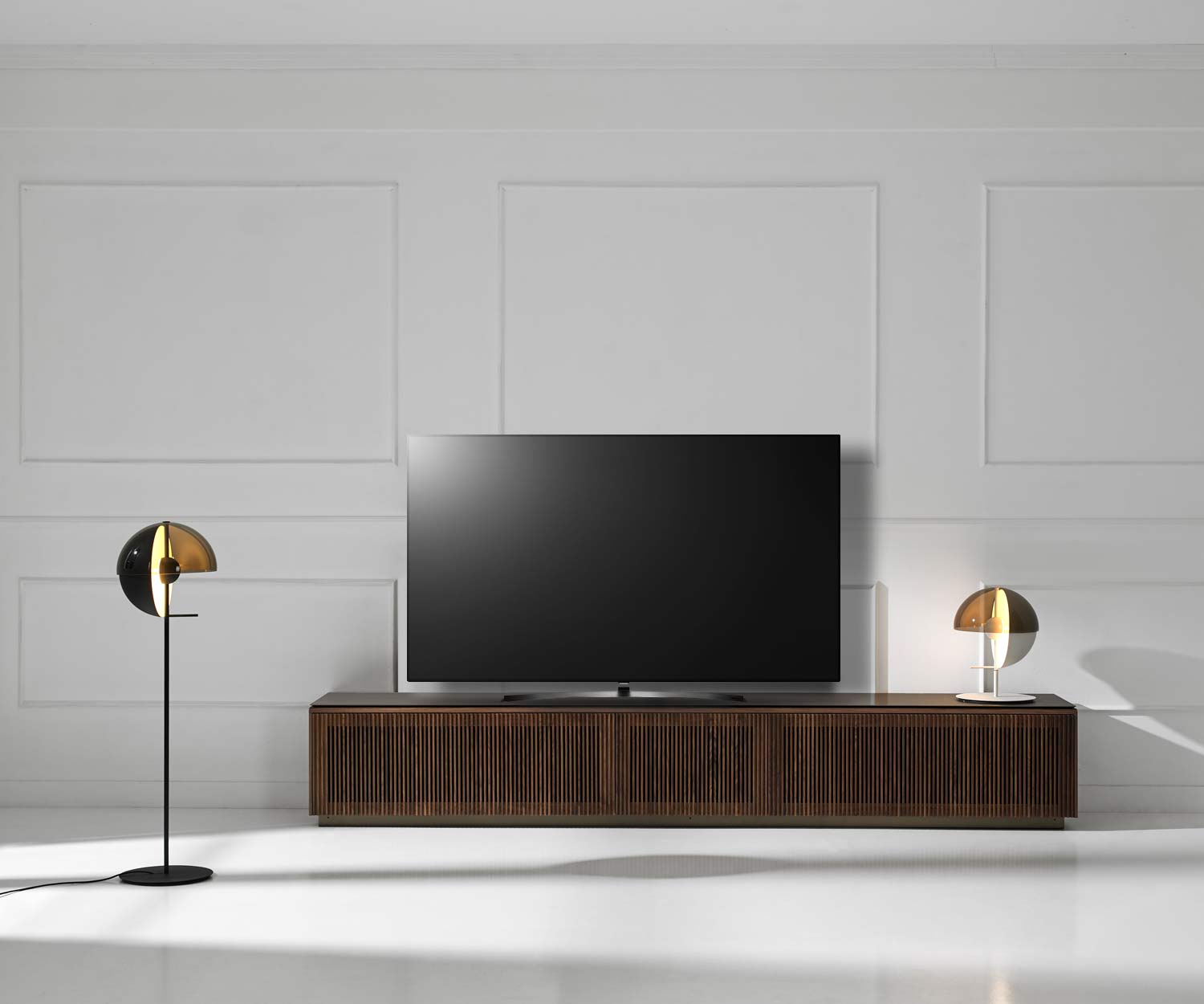 Punt Malmö Design TV Design Lowboard avec TV en placage de noyer