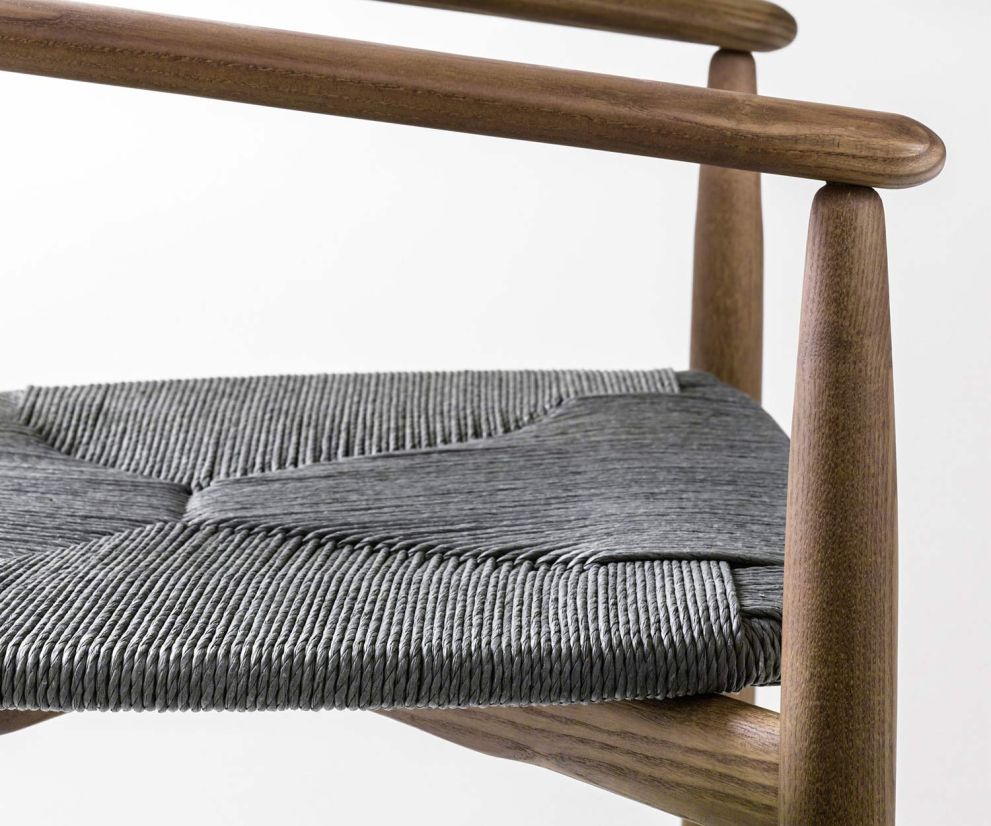 Novamobili Chaise Rose Noyer Assise en paille tressée Graphite Détail